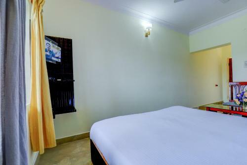 Hotel Ezzenza Royal Garden Brindavan Resort