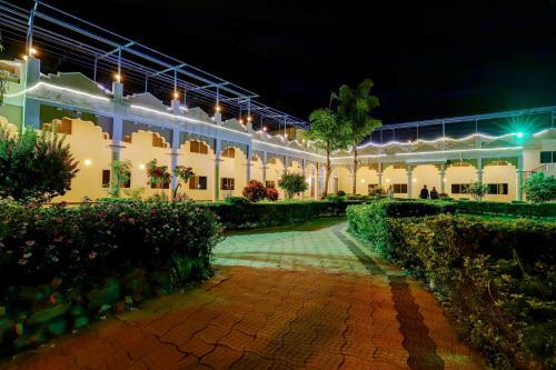 Hotel Ezzenza Royal Garden Brindavan Resort