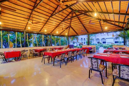 Hotel Ezzenza Royal Garden Brindavan Resort