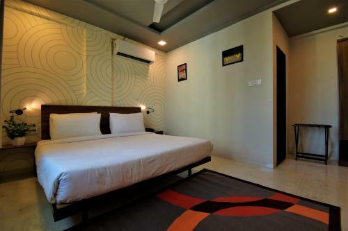 Hotel Manomay Homes
