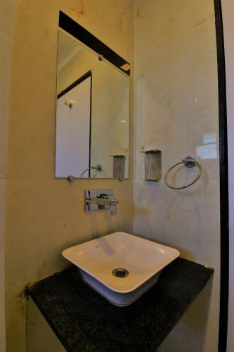 Hotel Manomay Homes