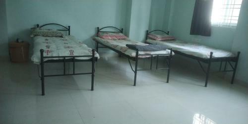 Albergue The Cots Dormitory