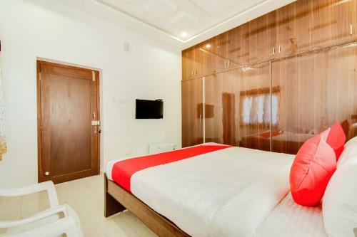 Hotel Capital O 37958 Rvn Guest Inn