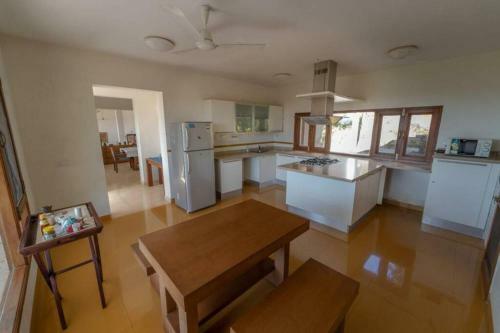 Villa Whitehouse By Hireavilla, Candolim