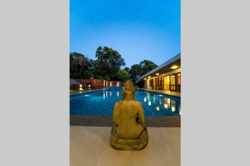 Villa Whitehouse By Hireavilla, Candolim