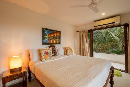 Villa River Front Home Close To Candolim