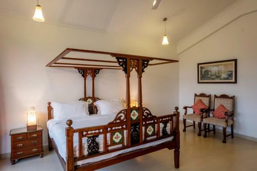 Villa River Front Home Close To Candolim