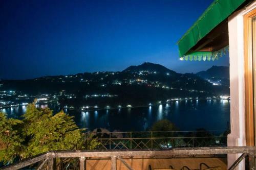 Apartamento Morning Glory, 4bhk Overlooking Nainital Lake