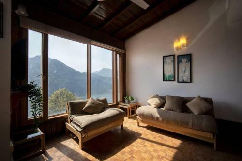 Pura Vida, Apartment Overlooking Nainital Lake