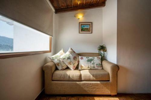 Pura Vida, Apartment Overlooking Nainital Lake