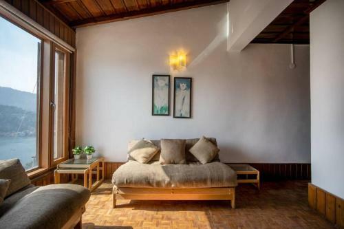 Pura Vida, Apartment Overlooking Nainital Lake