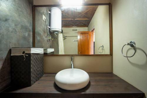 Pura Vida, Apartment Overlooking Nainital Lake