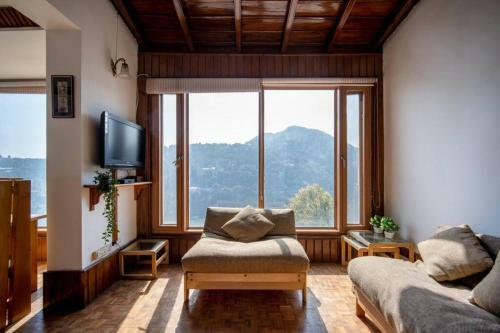 Pura Vida, Apartment Overlooking Nainital Lake