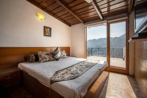Pura Vida, Apartment Overlooking Nainital Lake