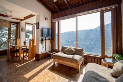 Pura Vida, Apartment Overlooking Nainital Lake