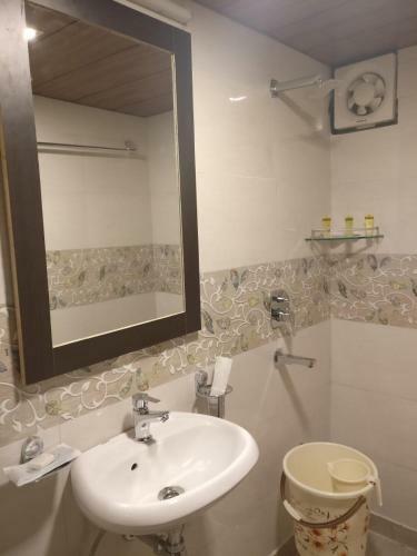 Hotel Luxus Nainital Adventure Park & Resort