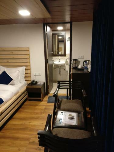 Hotel Luxus Nainital Adventure Park & Resort