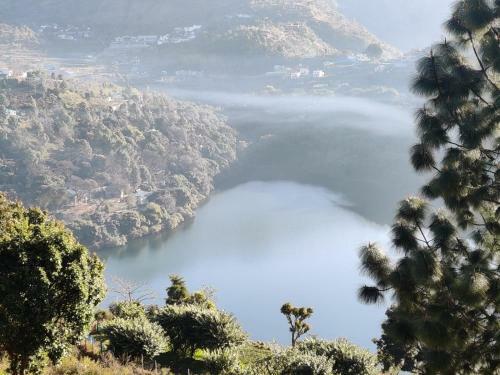 Hotel Luxus Nainital Adventure Park & Resort