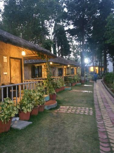 Hotel Luxus Nainital Adventure Park & Resort