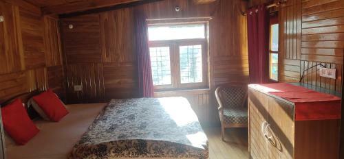 Hostal The Wood Resort