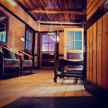 Hostal The Wood Resort