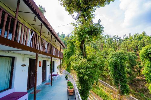 Hostal Oyo Home 79687 Devdar Stay