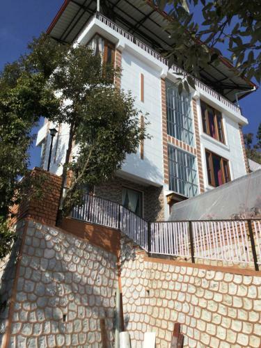 House In The Oaks