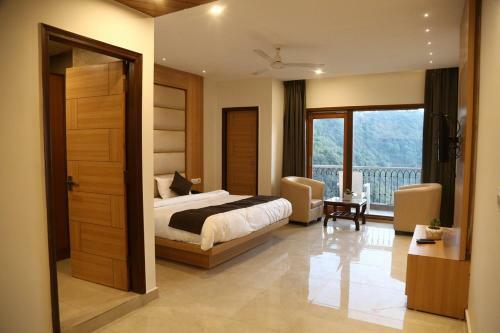 Hotel Shining Hills