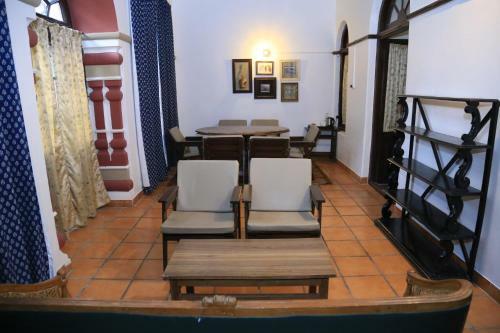 Hotel Raghu Vilas