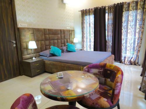 Lavish 3bhk Villa - Private Pool - F4 The Heaven