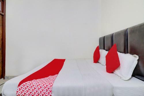Oyo 82010 Good Hood Hotel