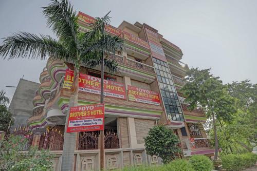 Oyo 81219 Brother's Hotel