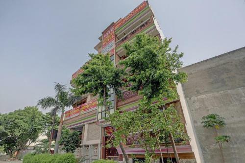 Oyo 81219 Brother's Hotel