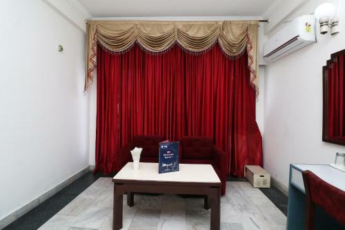 Capital O 29566 Hotel Mid Town