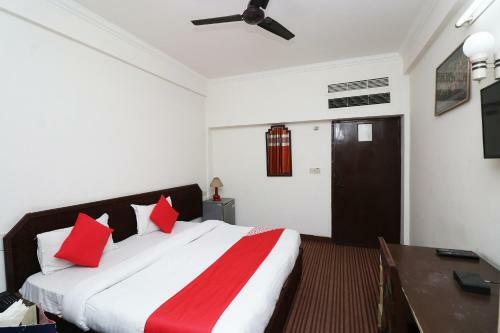 Capital O 29566 Hotel Mid Town