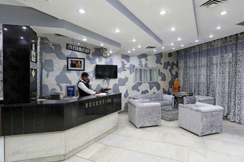 Capital O 29566 Hotel Mid Town