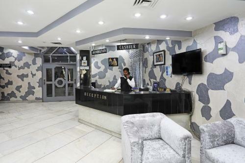 Capital O 29566 Hotel Mid Town
