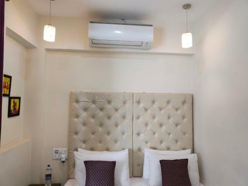 Hotel Guru Surbhi