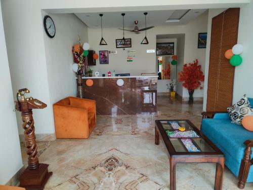 Hotel Guru Surbhi