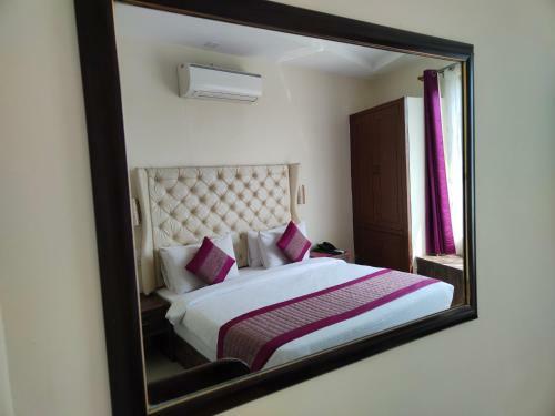 Hotel Guru Surbhi