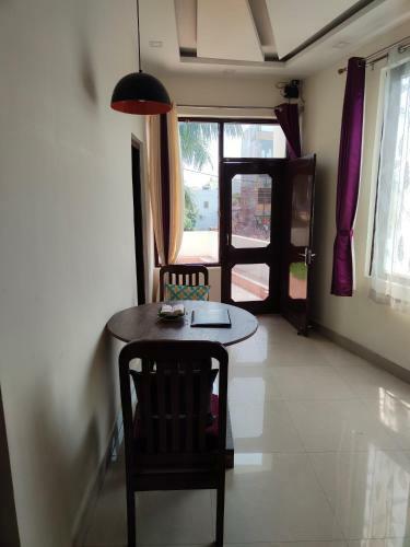 Hotel Guru Surbhi