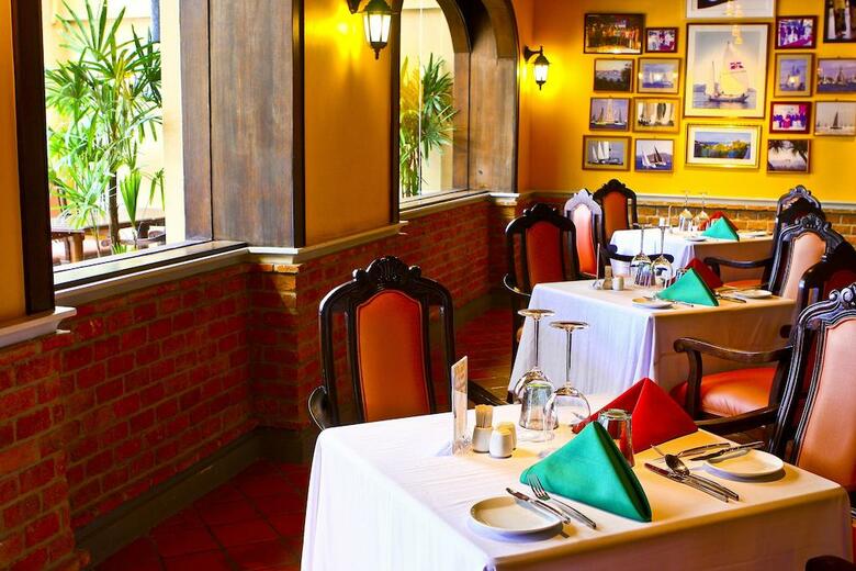 Hotel Kata Beach Resort & Spa