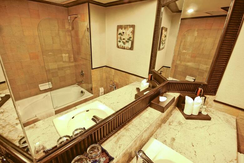 Hotel Kata Beach Resort & Spa