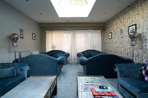 The Avenue Hotel