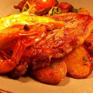 The Avenue Hotel