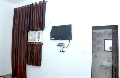 Hotel Oyo 83267 Banzaara Dham