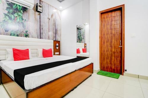 Capital O 79471 Hotel Sekhon