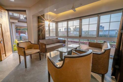 Leisurely Olivia, Panchgani