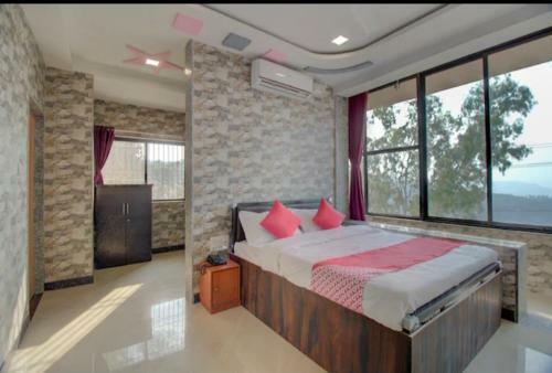 Hotel Dsk Valley Inn