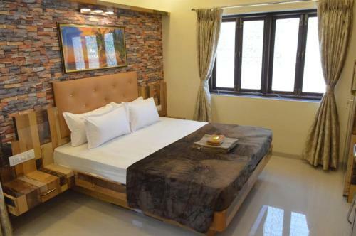 3 Bhk Villa With Swimming Pool In Panchgani
